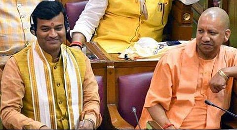 ഉത്തര്‍പ്രദേശ് മുഖ്യമന്ത്രി യോഗി ആദിത്യനാഥിനൊപ്പം മന്ത്രി ആനന്ദ് സ്വരൂപ് ശുക്ല / ചിത്രം ഫെയ്‌സ്ബുക്ക്‌