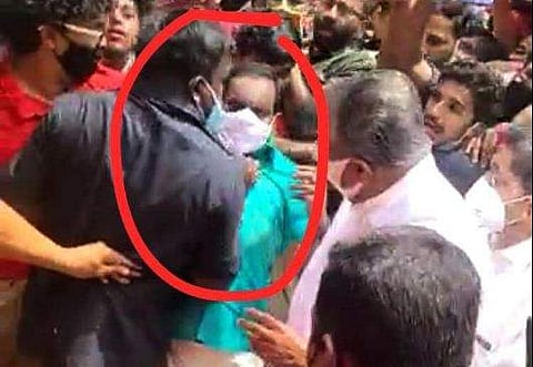 ഉല്ലാസ് കോവൂര്‍ ഫെയ്‌സ്ബുക്കില്‍ പങ്കുവെച്ച ചിത്രം