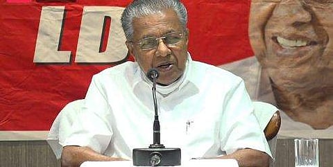 പിണറായി വിജയന്‍ മാധ്യമങ്ങളോടു സംസാരിക്കുന്നു/ടിവി ചിത്രം