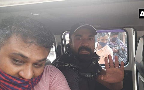 അജാസ് ഖാന്‍ പൊലീസ് കസ്റ്റഡിയില്‍ / എഎന്‍ഐ ചിത്രം