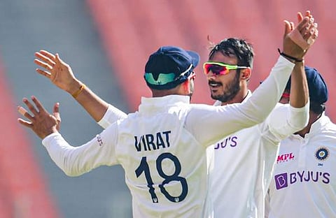 സിബ്ലിയെ പുറത്താക്കിയ അക്‌സര്‍ പട്ടേലിന്റെ ആഹ്ലാദം/പിടിഐ