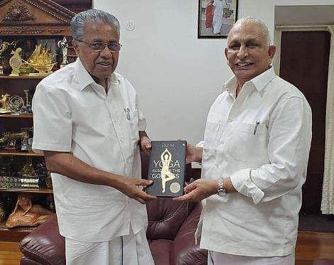 പിണറായി വിജയന്‍ - ശ്രീ എം /ചിത്രം ഫെയ്‌സ്ബുക്ക്‌