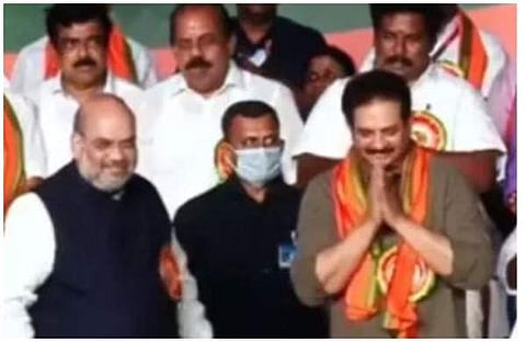 അമിത് ഷായുടെ സാന്നിധ്യത്തില്‍ ദേവന്‍ ബിജെപിയില്‍ ചേരുന്നു/ ഫെയ്‌സ്ബുക്ക്‌