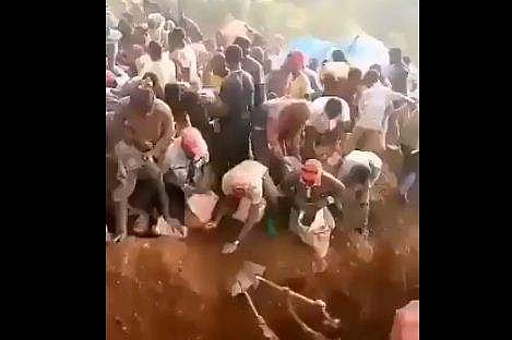 മലയില്‍ സ്വര്‍ണനിക്ഷേപം എന്ന് അറിഞ്ഞ് ഒഴുകിയെത്തിയ നാട്ടുകാര്‍