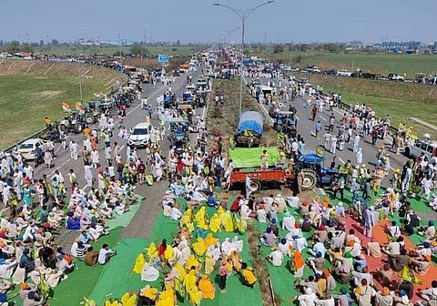 പ്രക്ഷോഭകര്‍ കെഎംപി റിങ് റോഡ് വളയുന്നു / ട്വിറ്റര്‍ ചിത്രം