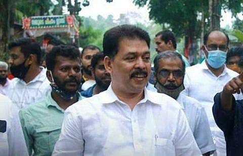 കാരാട്ട് റസാഖ് പ്രചാരണത്തിൽ/ ഫെയ്സ്ബുക്ക്