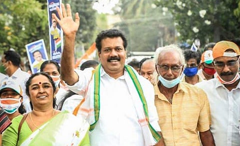 ടോണി ചമ്മണി തെരഞ്ഞെടുപ്പ് പര്യടനത്തിനിടെ/ ഫേയ്സ്ബുക്ക്