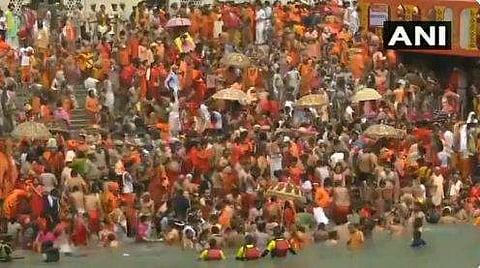 ഗംഗാസ്‌നാനം നടത്തുന്ന ഭക്തര്‍ / എഎന്‍ഐ ചിത്രം