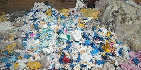 ഉപയോ​ഗിച്ച മാസ്കുകൾ കൂട്ടിയിട്ട നിലയിൽ/ ട്വിറ്റർ