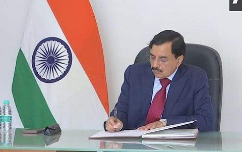 സുശീല്‍ ചന്ദ്ര മുഖ്യതെരഞ്ഞെടുപ്പ് കമ്മീഷണറായി ചുമതലയേല്‍ക്കുന്നു / എഎന്‍ഐ