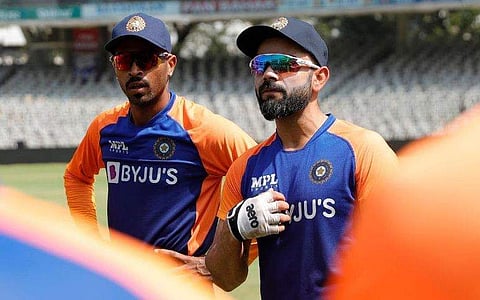 ഹാര്‍ദിക് പാണ്ഡ്യ, വിരാട് കോഹ്‌ലിക്കൊപ്പം / ട്വിറ്റര്‍ ചിത്രം