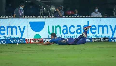 ഹൈദരാബാദിനെതിരെ ട്രെന്റ് ബോള്‍ട്ടിന്റെ ഫീല്‍ഡിങ്/വീഡിയോ ദൃശ്യം