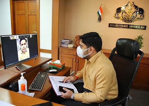 ജില്ലാ കളക്ടർ എസ്. സുഹാസിൻ്റെ അധ്യക്ഷതയിൽ ഓണ് ലൈനായി  ചേർന്ന ജില്ലയിലെ ജനപ്രതിനിധികളുടെ യോഗം