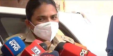 തൃശ്ശൂര്‍ എസ് പി ജി പൂങ്കുഴലി മാധ്യമങ്ങളെ കാണുന്നു/ടെലിവിഷന്‍ ദൃശ്യം