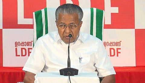 പിണറായി വിജയന്റെ വാര്‍ത്താസമ്മേളനം / ഫെയ്‌സ്ബുക്ക്