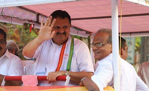 മുരളീധരന്‍ തെരഞ്ഞെടുപ്പ് പ്രചാരണത്തിനിടെ / ഫയല്‍ ചിത്രം