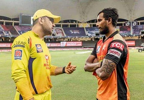 ടി നടരാജന്‍, എംഎസ് ധോനി/ഫോട്ടോ: ട്വിറ്റര്‍