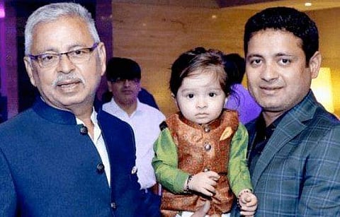 പിതാവിനൊപ്പം പിയൂഷ് ചൗള ട്വിറ്റര്‍ ചിത്രം