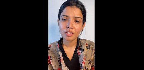 അമൃതയുടെ ഫെയ്‌സ്ബുക്ക് വീഡിയോയില്‍ നിന്ന്