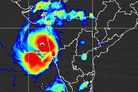 മഴയും കാറ്റും ഇന്നും തുടരും, 11 ജില്ലകളിൽ യെല്ലോ അലർട്ട്; ടൗട്ടെ അതിശക്ത ചുഴലിക്കാറ്റായി 