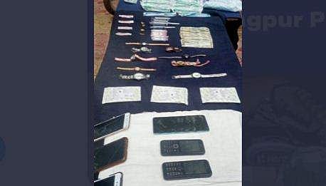 കോവിഡ് രോഗികളുടെ മൃതദേഹത്തില്‍ നിന്നും മോഷ്ടിച്ച മൊബൈല്‍ ഫോണും സ്വര്‍ണാഭരണങ്ങളും