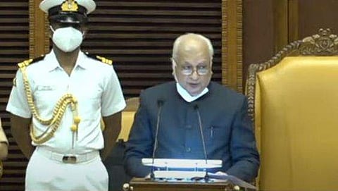 ഗവര്‍ണര്‍ നയപ്രഖ്യാപന പ്രസംഗം നടത്തുന്നു