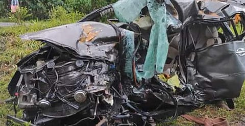 ഹരിപ്പാട് ലോറിയുമായി ഇടിച്ച് തകർന്ന കാർ/വീഡിയോ ദൃശ്യം