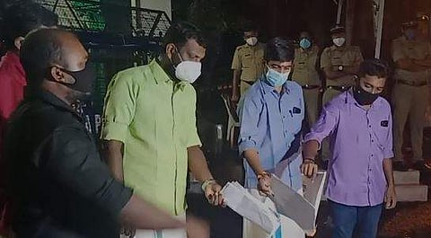 യുവമോര്‍ച്ച പ്രമേയം കത്തിക്കുന്നു