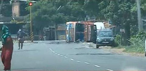 ചാലയില്‍ മറിഞ്ഞ ടാങ്കര്‍ ലോറി / ടെലിവിഷന്‍ ദൃശ്യം