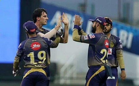 കമിൻസിനെ അഭിനന്ദിക്കുന്ന കൊൽക്കത്ത നൈറ്റ്റൈഡേഴ്സ് താരങ്ങൾ/ഫയല്‍ ചിത്രം