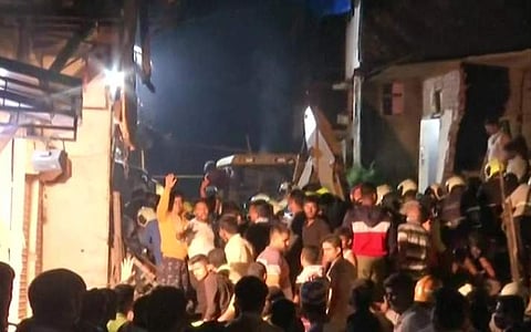 മുംബൈയിൽ കെട്ടിടം തകർന്ന് അപകടമുണ്ടായിടത്ത് രക്ഷാപ്രവർത്തനം പുരോ​ഗമിക്കുന്നു/ഫോട്ടോ: എഎൻഐ