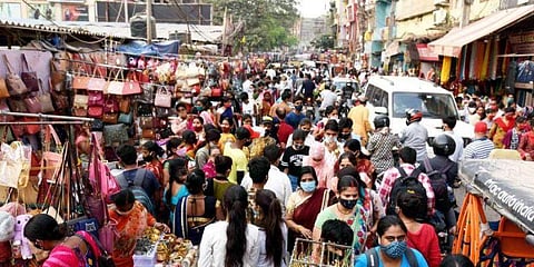 ബിഹാറിലെ ചന്തയിലെ ആള്‍ക്കൂട്ടം: പിടിഐ/ഫയല്‍