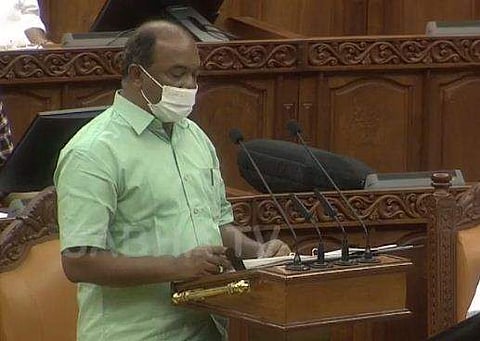 കെഎന്‍ ബാലഗോപാല്‍ ബജറ്റ് അവതരണത്തിനിടെ