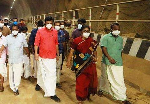 മന്ത്രിമാര്‍ കുതിരാന്‍ തുരങ്കത്തിന്റെ നിര്‍മ്മാണ പുരോഗതി വിലയിരുത്തുന്നു, ഫയല്‍ ചിത്രം