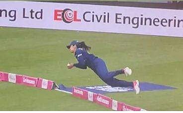 ഇംഗ്ലണ്ടിനെതിരെ ഹര്‍ലിന്‍ ഡിയോളിന്റെ ക്യാച്ച്/ വീഡിയോ ദൃശ്യം