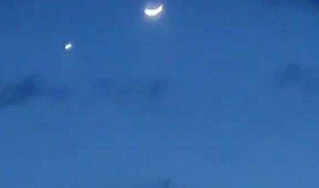 ചൊവ്വയും ശുക്രനും ചന്ദ്രനും അടുത്തടുത്ത് നില്‍ക്കുന്ന അപൂര്‍വ്വ കാഴ്ച