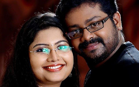 സജി സുരേന്ദ്രനും ഭാര്യ സം​ഗീതയും/ ഫേയ്സ്ബുക്ക്