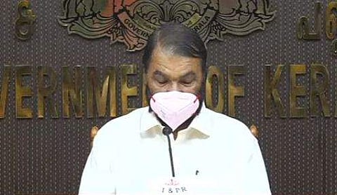 വി ശിവന്‍കുട്ടി മാധ്യമങ്ങളെ കാണുന്നു