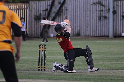 ജോൺ ​ഗ്ലാസിന്റെ ബാറ്റിങ്/ ട്വിറ്റർ