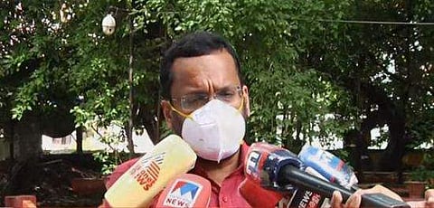 മന്ത്രി കെ രാജന്‍ മാധ്യമങ്ങളോട് സംസാരിക്കുന്നു / ടെലിവിഷന്‍ ചിത്രം