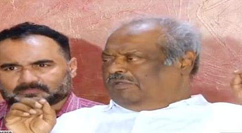 ടി നസിറുദ്ദീന്‍ വാര്‍ത്താസമ്മേളനത്തിനിടെ