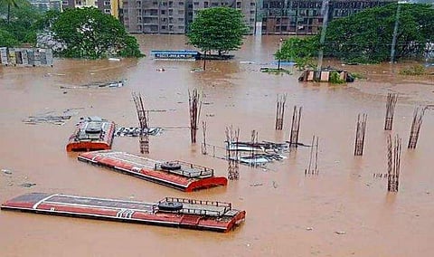 മഹാരാഷ്ട്രയിലെ പ്രളയം / പിടിഐ ചിത്രം