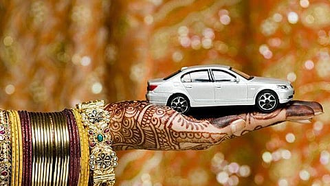 സ്ത്രീധനം വാങ്ങുകയോ കൊടുക്കുക‌യോ ചെയ്തില്ല: സാക്ഷ്യപത്രം വിവാഹം കഴിഞ്ഞ് ഒരു മാസത്തിനകം നൽകണം, ഉത്തരവ്