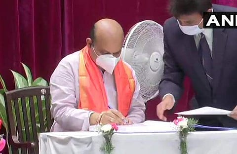 ബസവരാജ് സ്ഥാനമേല്‍ക്കുന്നു/എഎന്‍ഐ