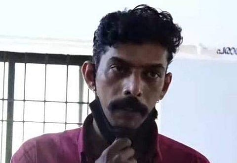 പൊലീസ് കസ്റ്റഡിയിലെടുത്ത പിതാവ് സേവ്യര്‍ / ടെലിവിഷന്‍ ചിത്രം