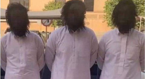 മുഖംമൂടി ധരിച്ച് പോടിപ്പിച്ചതിന് അറസ്റ്റിലായവര്‍ / വീഡിയോ ദൃശ്യം