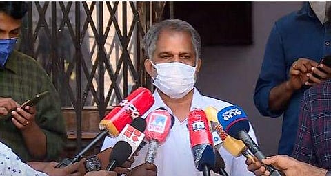 എ വിജയാഘവന്‍ മാധ്യമങ്ങളോട് സംസാരിക്കുന്നു / ടെലിവിഷന്‍ ചിത്രം