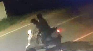 കൊടുവള്ളിയില്‍ ബൈക്കിലെത്തിയ സംഘം അതിഥി തൊഴിലാളിയെ വലിച്ചിഴയ്ക്കുന്നു