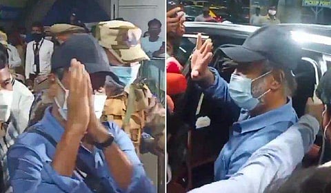 തിരിച്ചെത്തിയ രജനീകാന്ത് ആരാധകർക്ക് അഭിവാദ്യമർപ്പിക്കുന്നു/ ട്വിറ്റർ