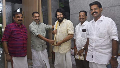 ബിജെപി നേതാക്കൾ മമ്മൂട്ടിയ ആദരിക്കാനെത്തിയപ്പോൾ/ ഫേയ്സ്ബുക്ക്